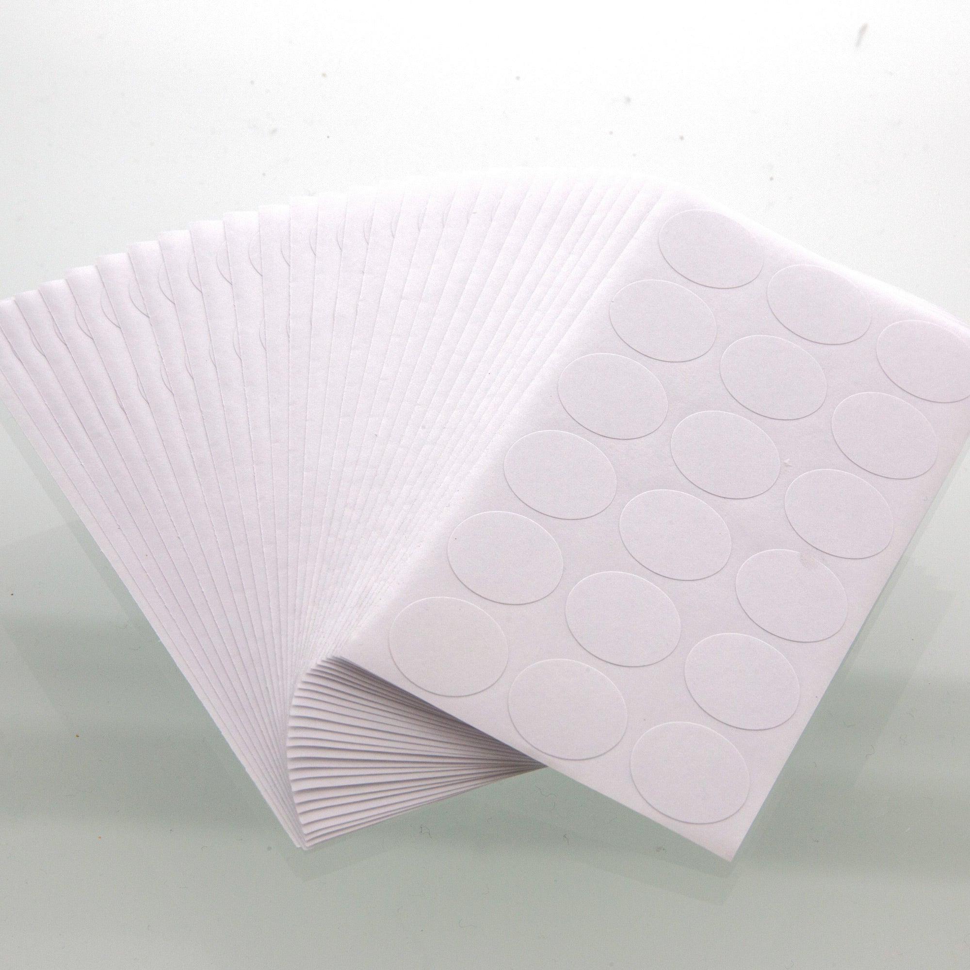 Bazic White Label 3/4" Round